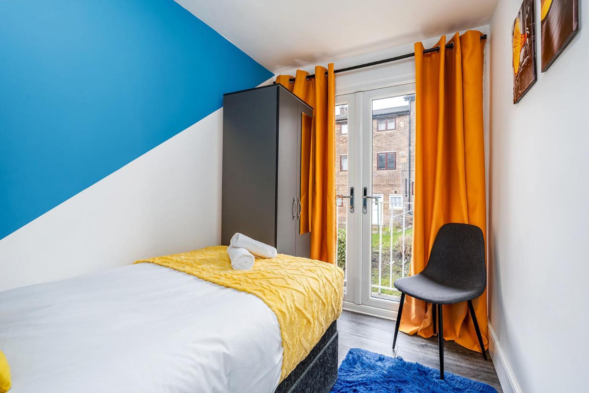 4 Bedroom Flat Near Centre Sleeps 7 Apartment